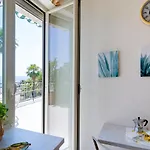 Guesthost - Tre Ponti Panoramic Seaview شقة *