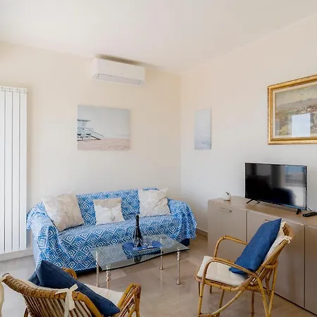 Guesthost - Tre Ponti Panoramic Seaview Apartamento *