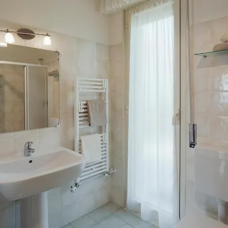 Guesthost - Tre Ponti Panoramic Seaview Apartamento Sanremo