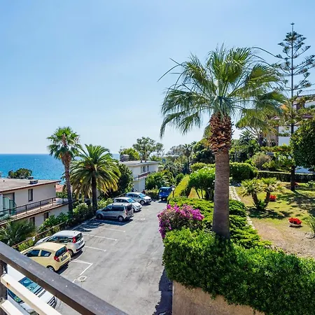 Guesthost - Tre Ponti Panoramic Seaview Apartamento