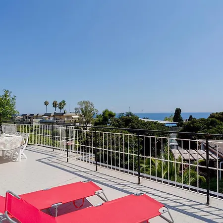 Guesthost - Tre Ponti Panoramic Seaview Apartamento