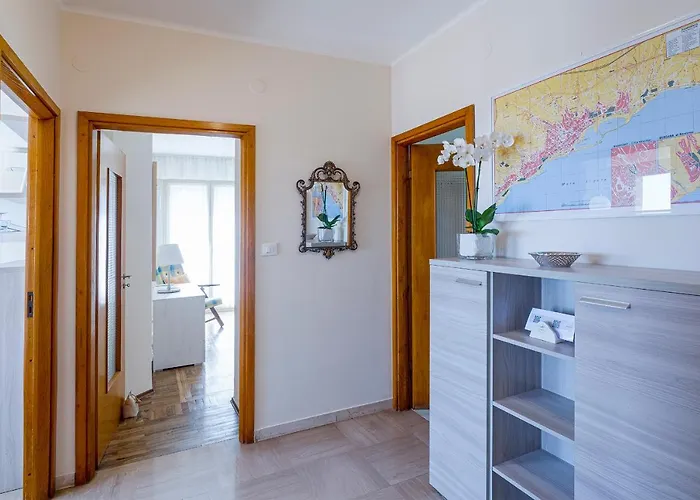 Guesthost - Tre Ponti Panoramic Seaview 아파트 산레모