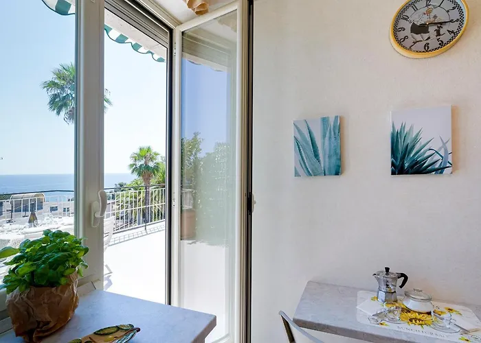 Guesthost - Tre Ponti Panoramic Seaview Lägenhet *